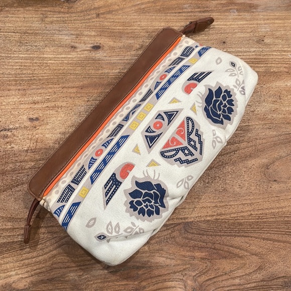 Versatile Cotton Clutch by French Connection. - Picture 9 of 10